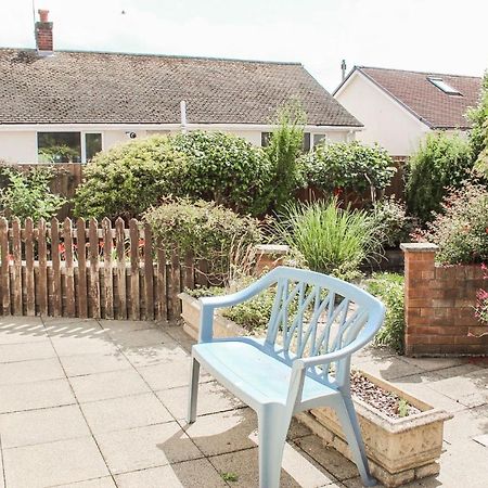 Villa Lovely Bungalow Close To Beach Prestatyn Exterior foto