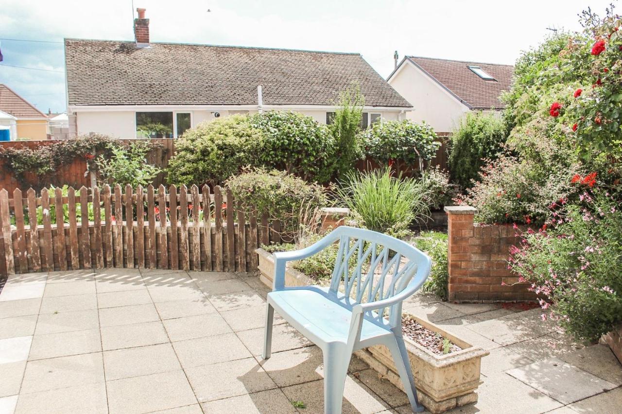 Villa Lovely Bungalow Close To Beach Prestatyn Exterior foto